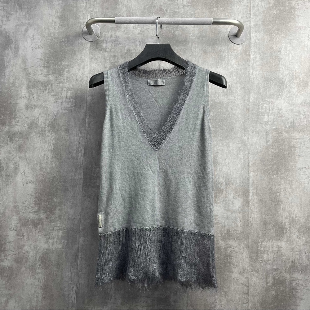 🚩steal Authentic Prada Gray Sleeveless Top
